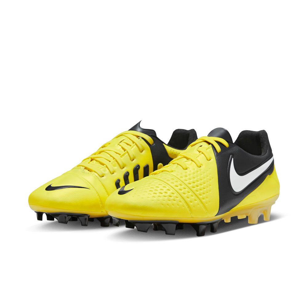 nike ctr360 maestri ii vs iii